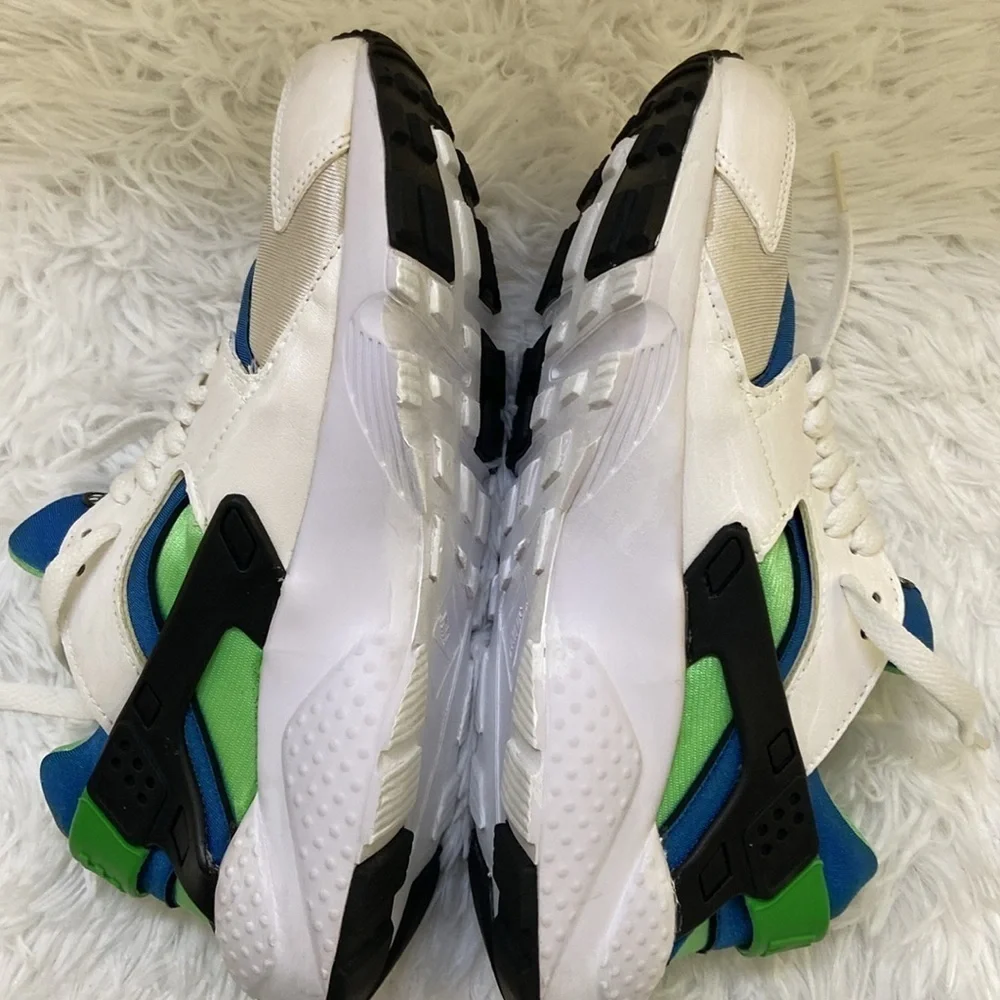 NIKE HUARACHE SCREAM GREEN,WOMEN SNEAKERS.SIZE-6 Y